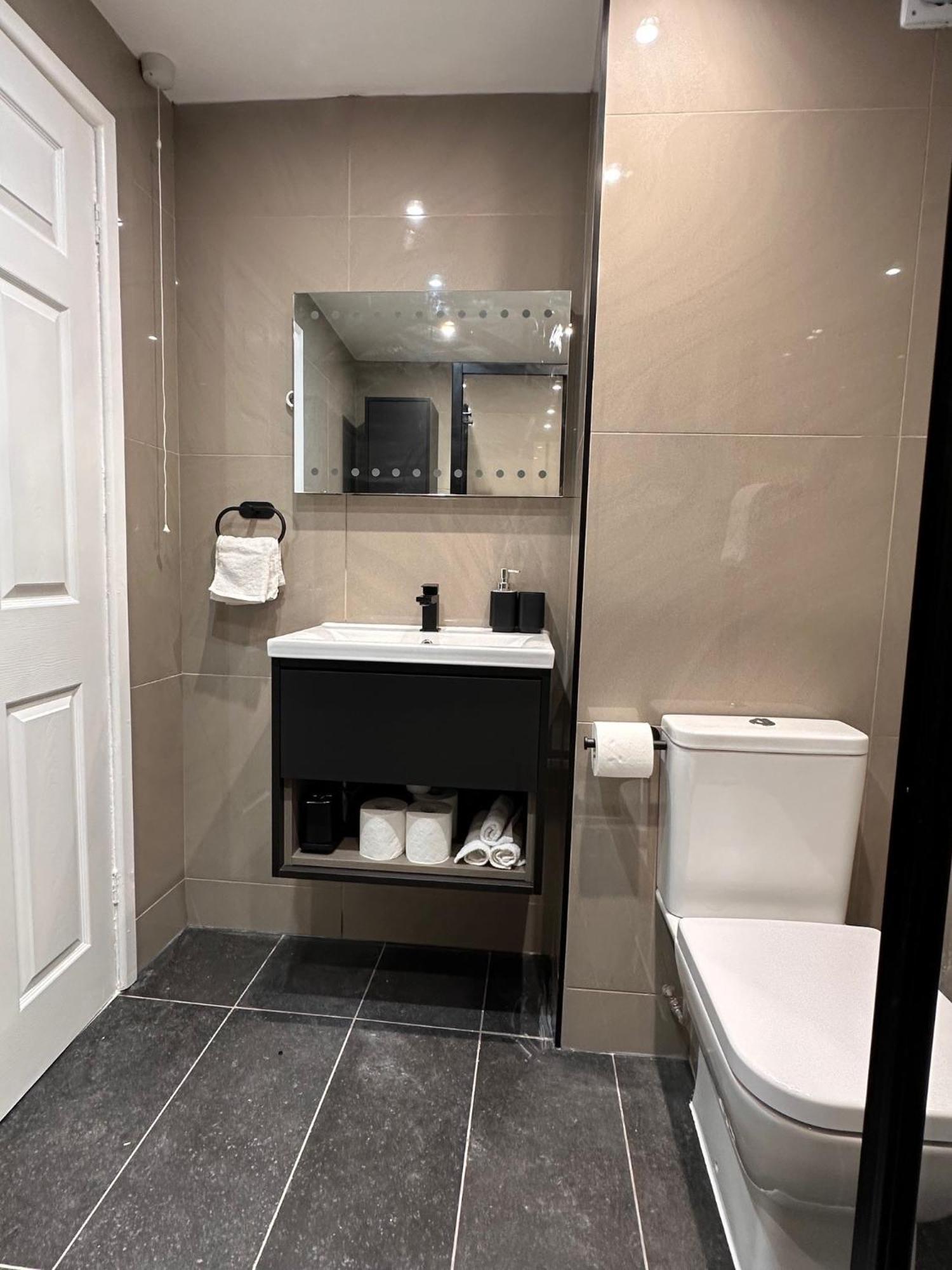 R1 - Private Room In Modern Shared Apartment, Each With Kitchenette, Central Birmingham Bagian luar foto